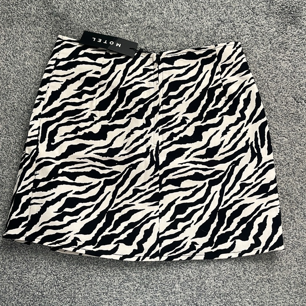 Brand New Motel Rocks Skirt - Picture 5 of 7